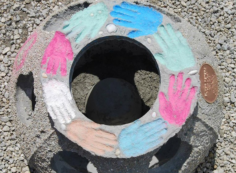 Eternal-Reefs-Viewing-2-colorful-hands